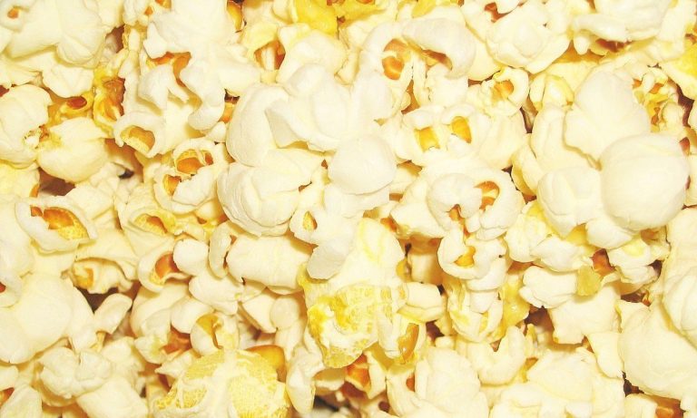 Can Diabetics Eat Popcorn? Portions, Carbs, and Toppings