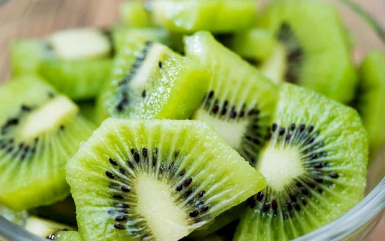 Kiwi and Diabetes: Glycemic Impact, Portions, and Swaps