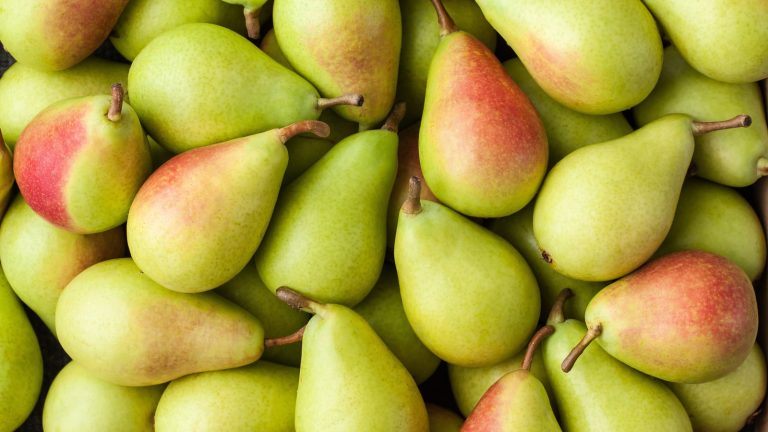 Are Pears Good For You? Diabetes, Fiber, and Portion Tips